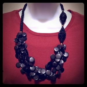 Women's fashion statement necklace in black/gold